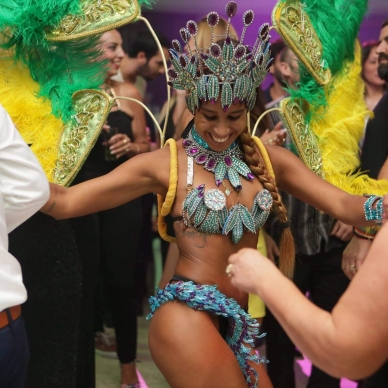 חתונה עם רקדניות ברזילאיות בקצב מטורף