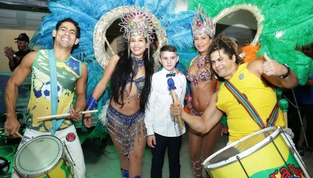 כניסה לבר מצווה עם רקדניות ברזילאיות