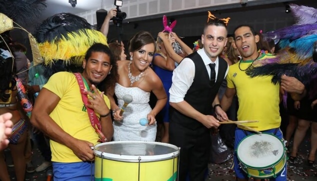 מתופפים ברזילאים בחתונה