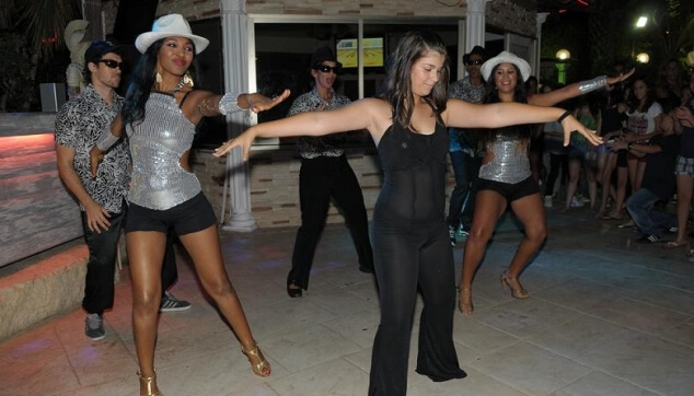 ריקוד בת מצווה עם הרקדניות הברזילאיות