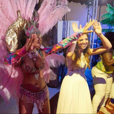 רקדניות בחתונה בקצב ברזילאי