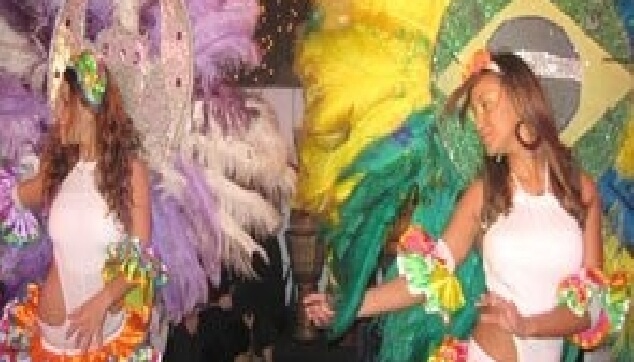 רקדניות ברזילאיות לבת מצווה עם תלבושת צנועה