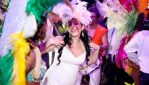 רקדנית ברזילאית לחתונה