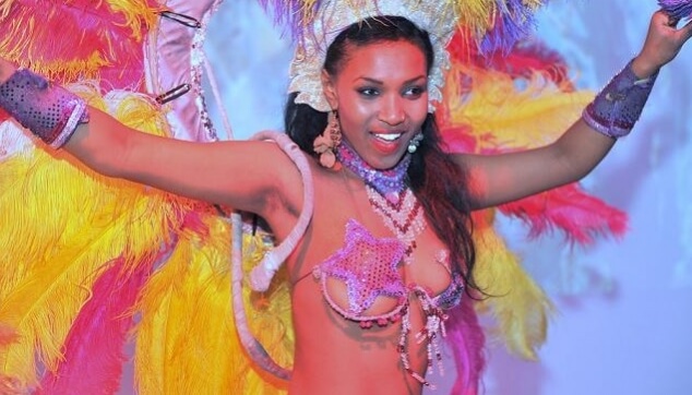 רקדנית ברזילאית למסיבת רווקות